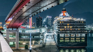 神戸開港150年 クイーン・エリザベス入港