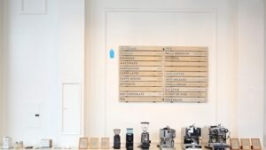「ブルーボトルコーヒー|Blue Bottle Coffee」　日本向けのメニューが気になる。そして価格も