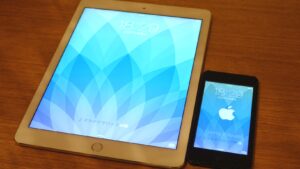 Appleのスペシャルイベント「Spring forward.」の招待状デザインが壁紙に