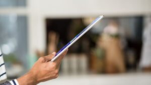 『Xperia Z4 Tablet』発表！世界最薄・最軽量の10型タブレット BTキーボードの組み合わせがカッコいい！iPad Air2とサイズ比較！