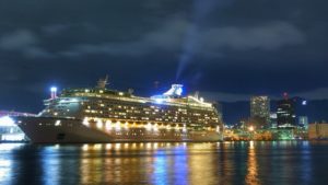 神戸の夜景 × 豪華客船「ボイジャー・オブ・ザ・シーズ」 撮影スポット