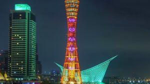2月14日 神戸ポートタワーはバレンタインLEDパターンでライトアップ
